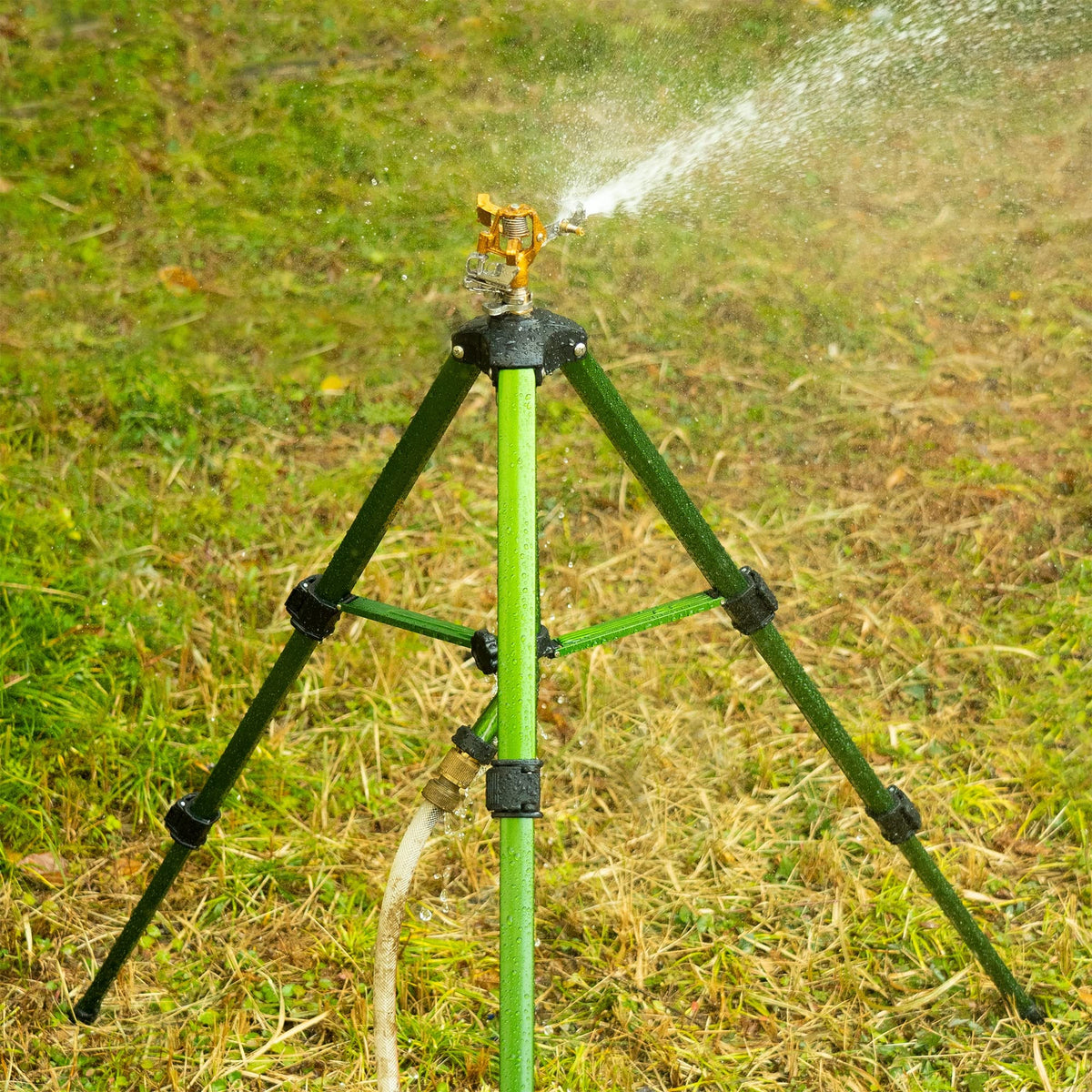 Hourleey brass sprinkler head stands up to weather for long-lasting outdoor use.