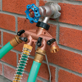 Hourleey uses for roof and fence cleaning with reduced wear