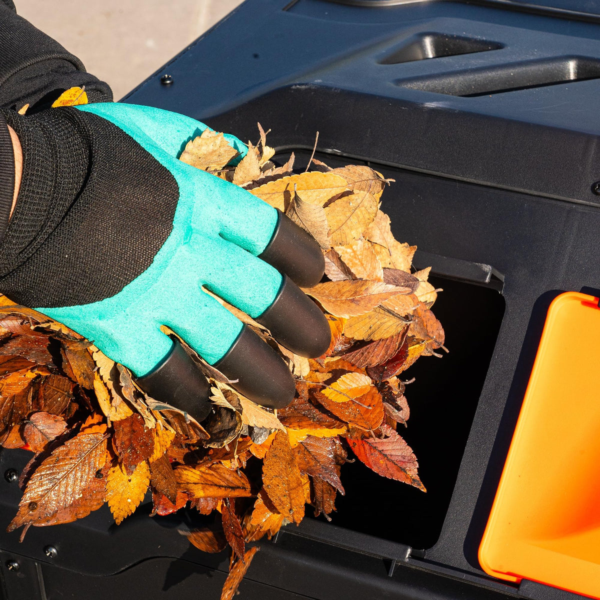 Hourleey 43-gallon capacity handles kitchen scraps and yard waste