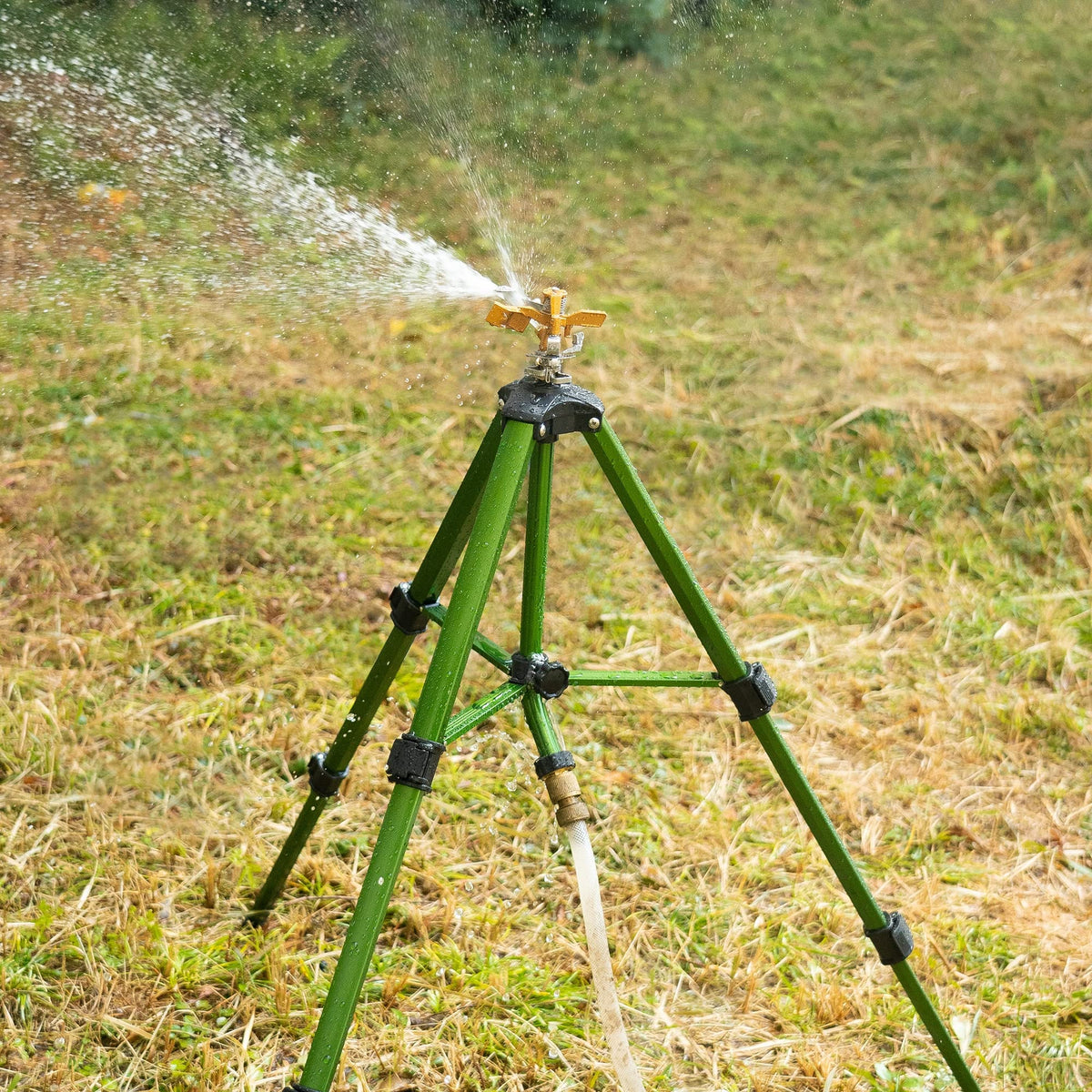 Hourleey rubber O-ring filter helps prevent nozzle clogging from sand.
