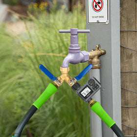 Hourleey tight connection minimizes leaks during garden tasks.