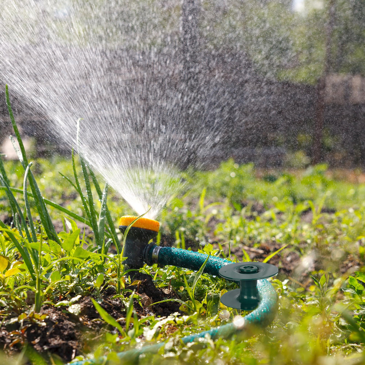 Hourleey waterproof, corrosion-resistant top withstands outdoor use.