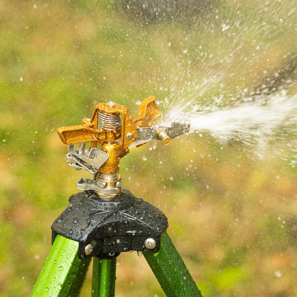 Hourleey sprinkler provides wide-area coverage for lawns, gardens, and patios.