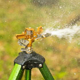 Hourleey sprinkler provides wide-area coverage for lawns, gardens, and patios.