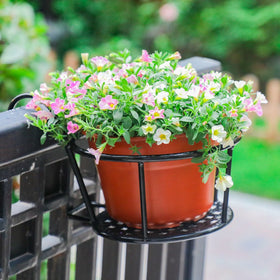 HowRU Iron Art sturdy steel construction ensures lasting support for potted arrangements