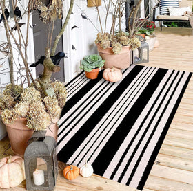 HOXCIK machine-washable rug simplifies upkeep after outdoor use