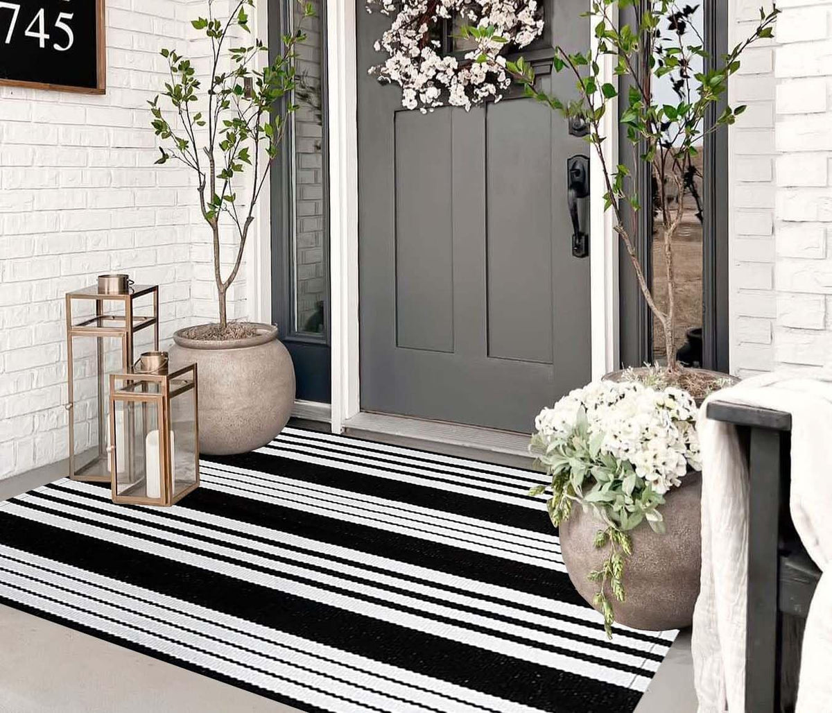 HOXCIK entryway rug is vacuum-friendly and easy to clean for busy homes