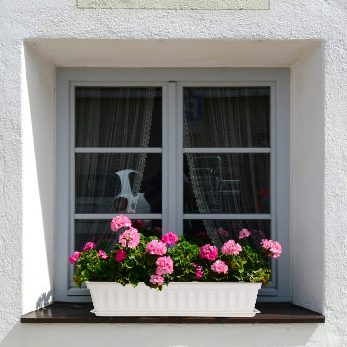 HOXHA raised feet and drainage holes promoting airflow and drainage