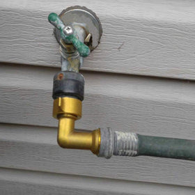 HQMPC outdoor kit supports quick, tool-free setup.