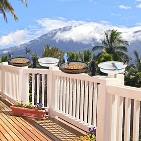 HRAYLTOP rust-proof steel construction stands up to outdoor use.