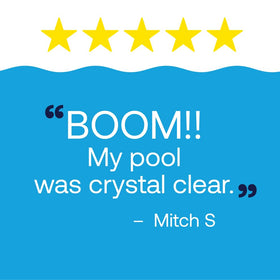 HTH Algae Guard Ultra vinyl pool scene emphasizes compatibility with vinyl liners
