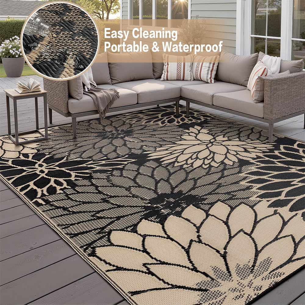HUGEAR portable, foldable rug with carrying bag for trips.