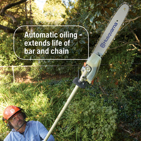 Automatic oiling system keeps bar and chain lubricated for longer life