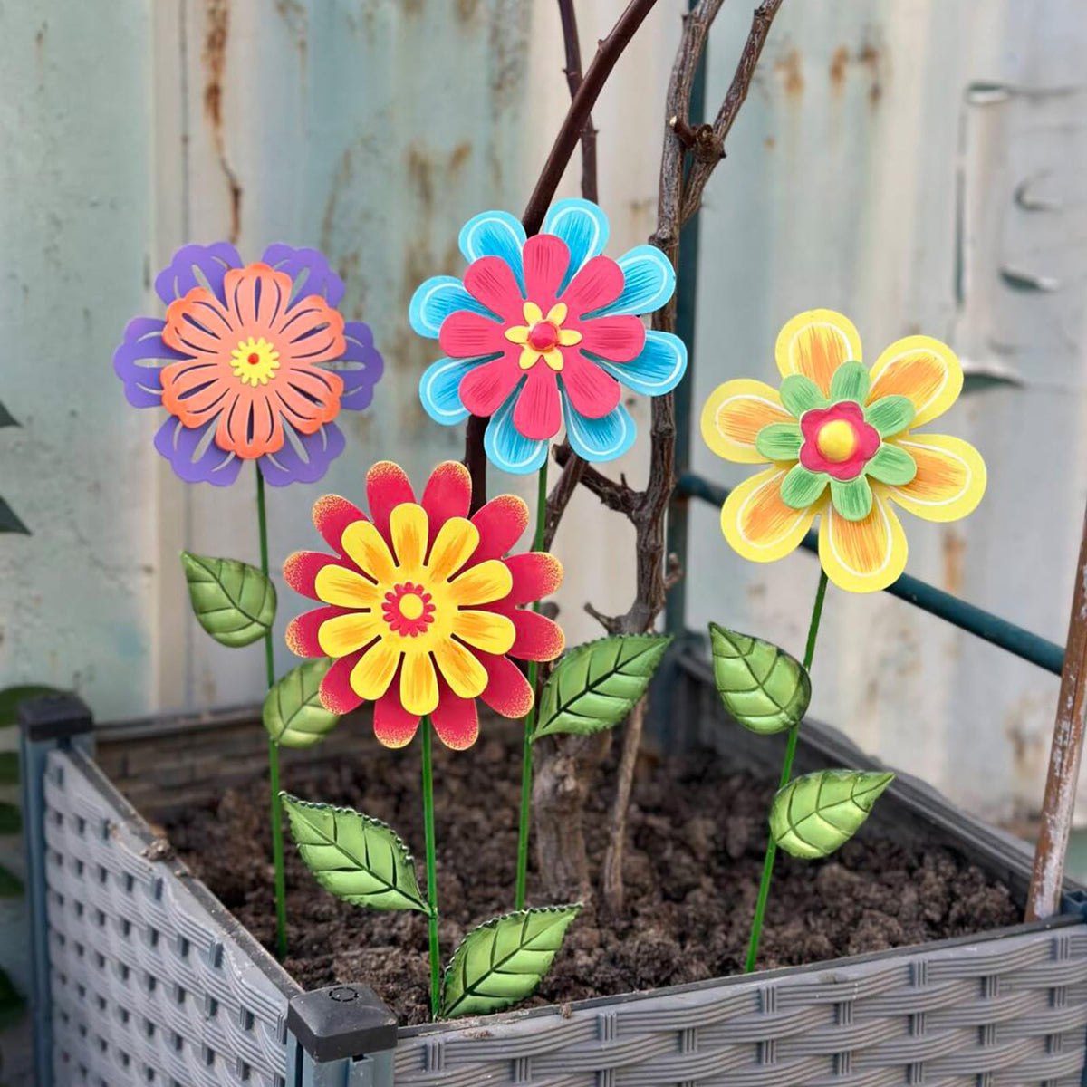 HUTHDAK ground-installable stakes secure quickly for instant garden charm