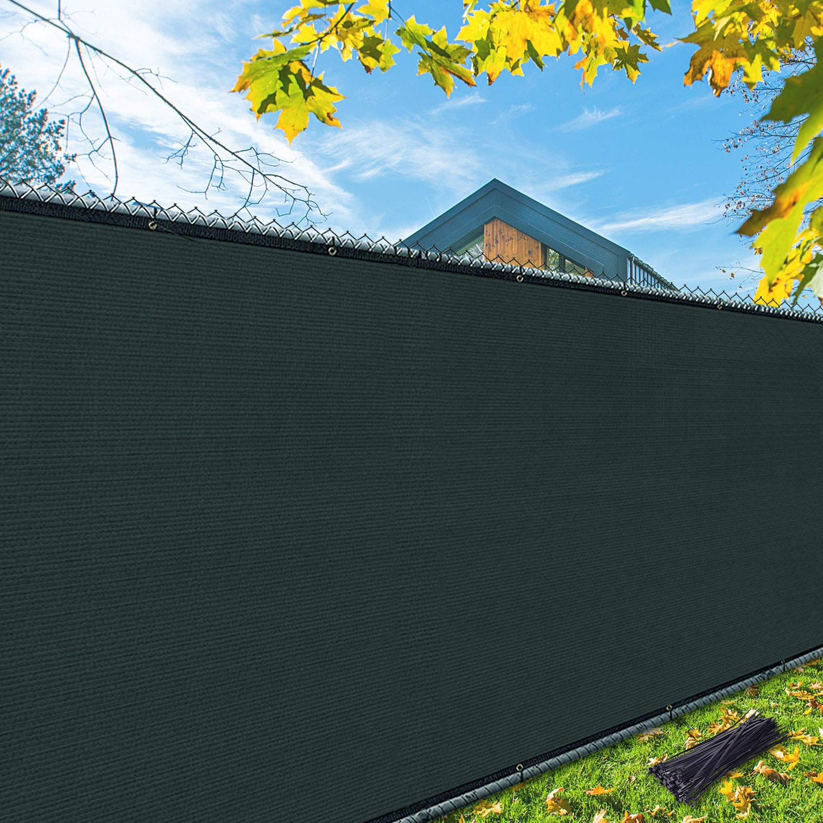 i COVER privacy screen on balcony creates a private outdoor space.