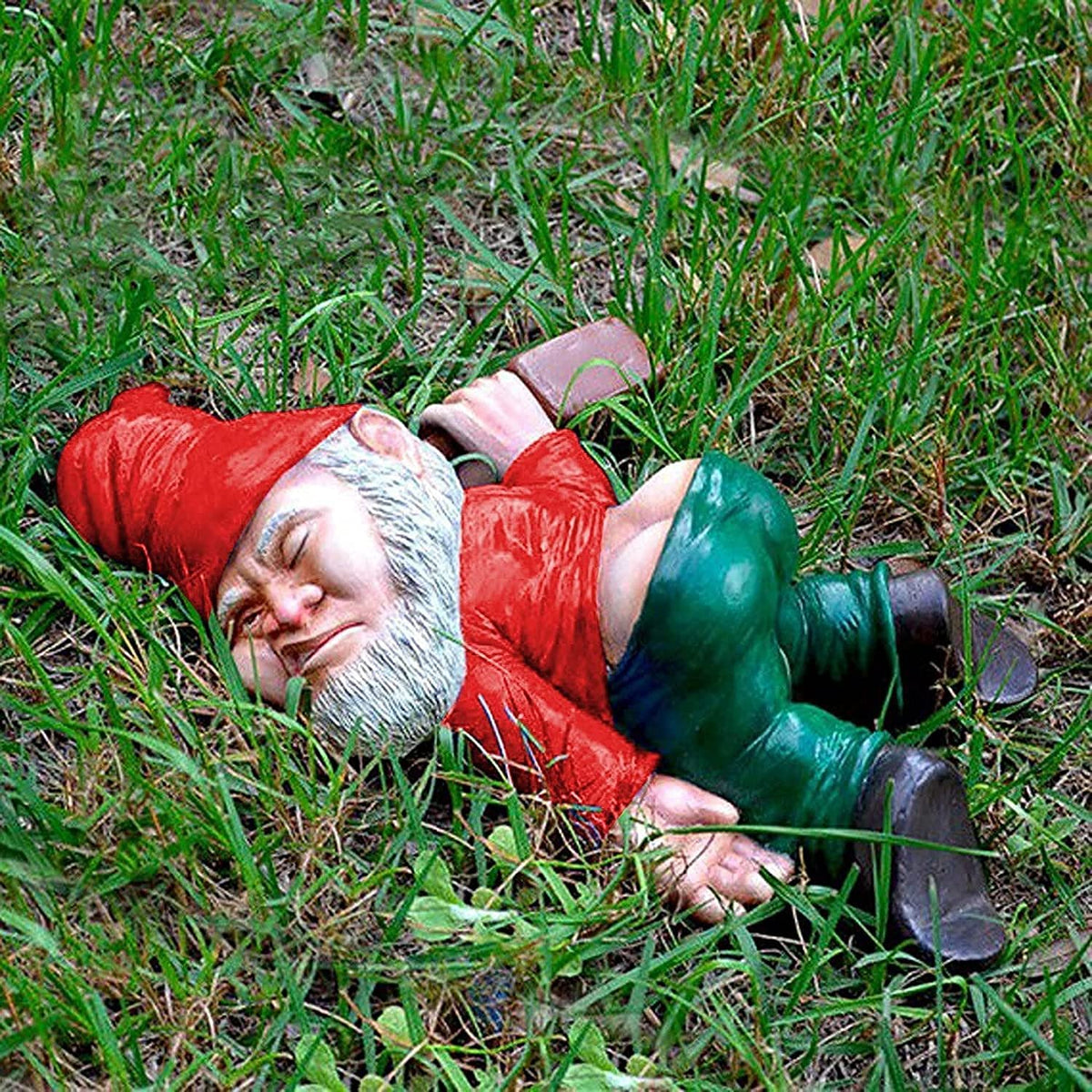 IcyAits durable outdoor gnome decor withstands weather for year-round fun.