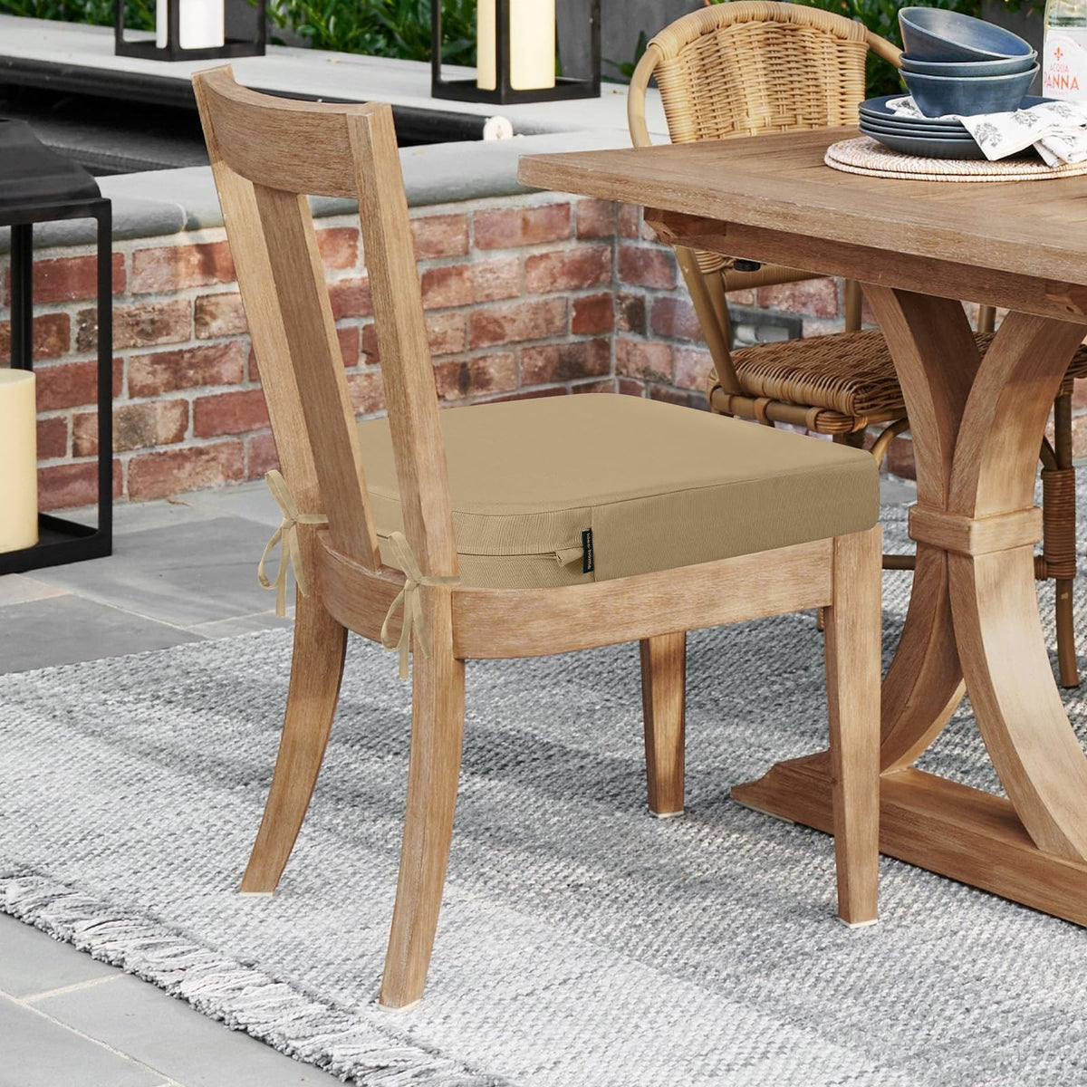 Idee-Home cushions on chair, quick attachment for stable seating