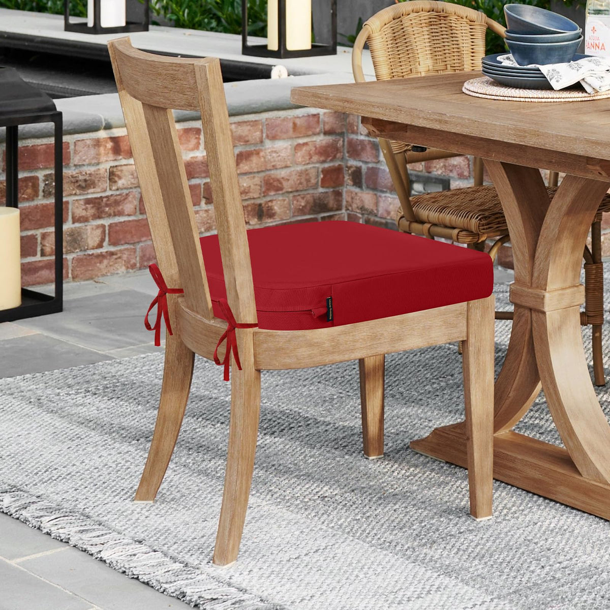 idee-home patio cushions arranged on a dining set for outdoor ambiance