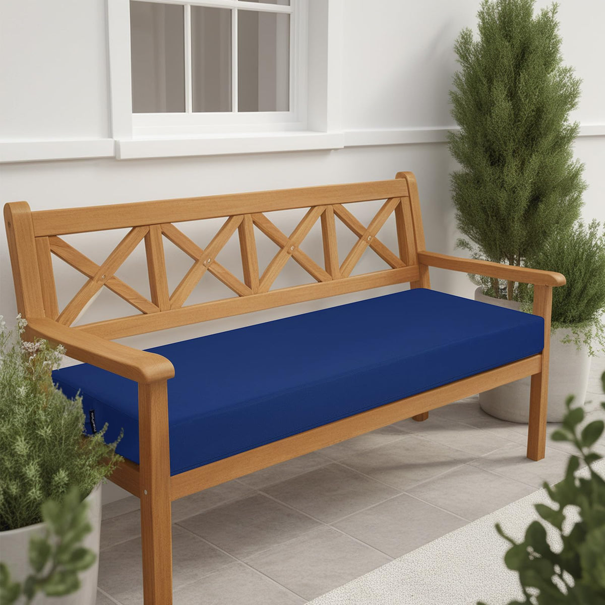 idee-home weather-ready navy cushion complements any garden or porch setting.