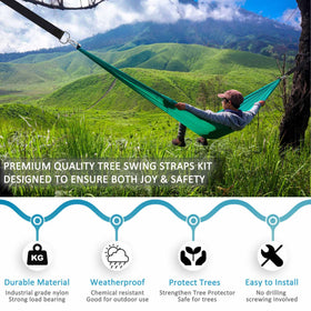 Igolfluck heavy-duty screw-lock carabiners ensure quick, safe connections.
