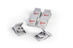 Intruder Better Mousetrap reusable never-touch design minimizes mess and contact.