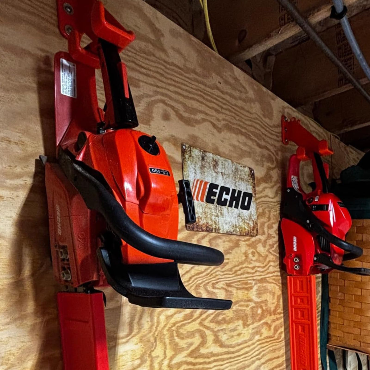 iulrtba ample clearance between wall and hooks fits most saws