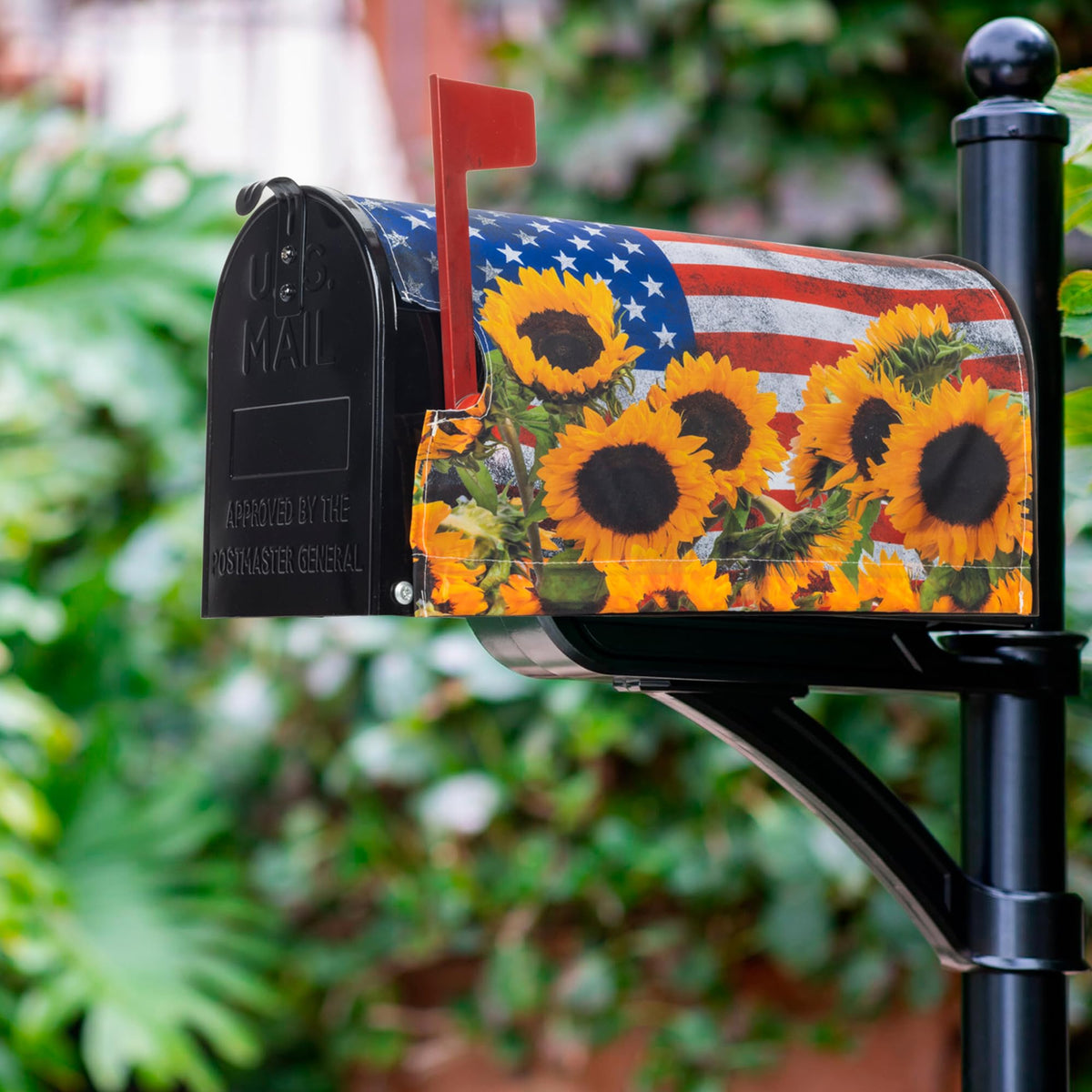 IZUS Patriotic Sunflower Mailbox Cover close-up print showing crisp graphics.