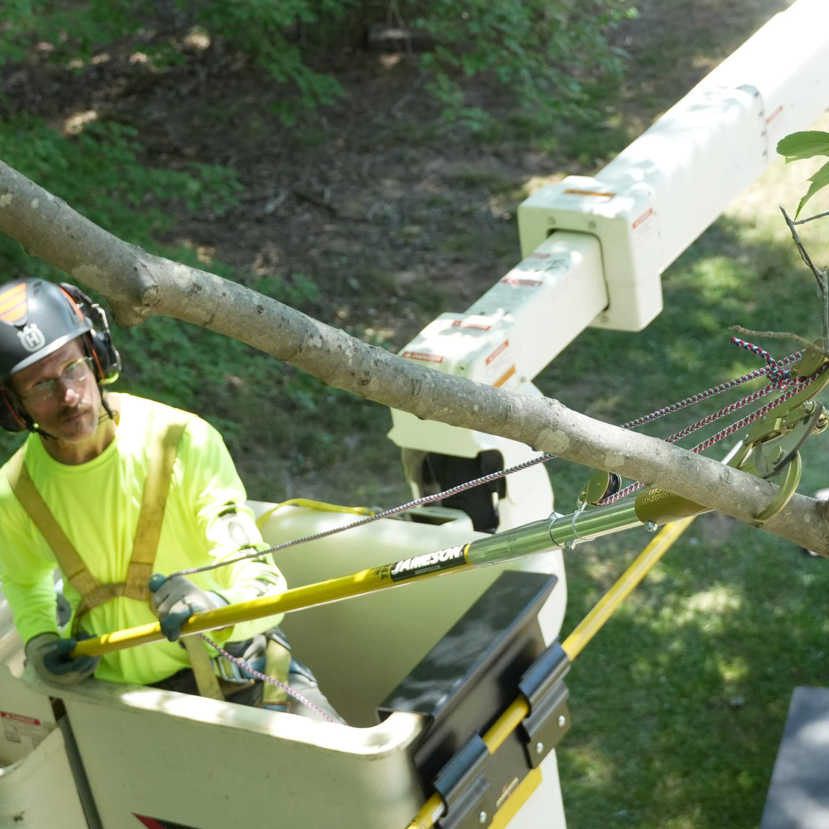 Jameson FG-Series ergonomic grip and 6-foot length for comfortable handling.