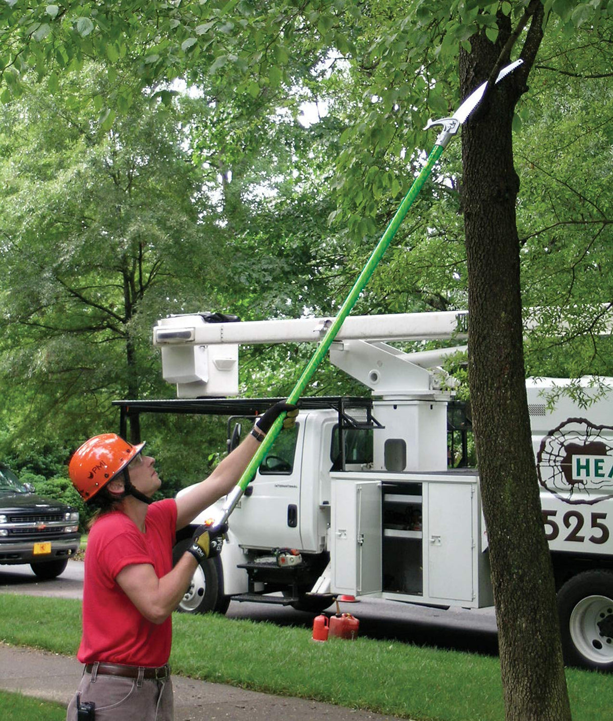 Jameson LS-Series Barracuda blade delivers clean cuts on branches.