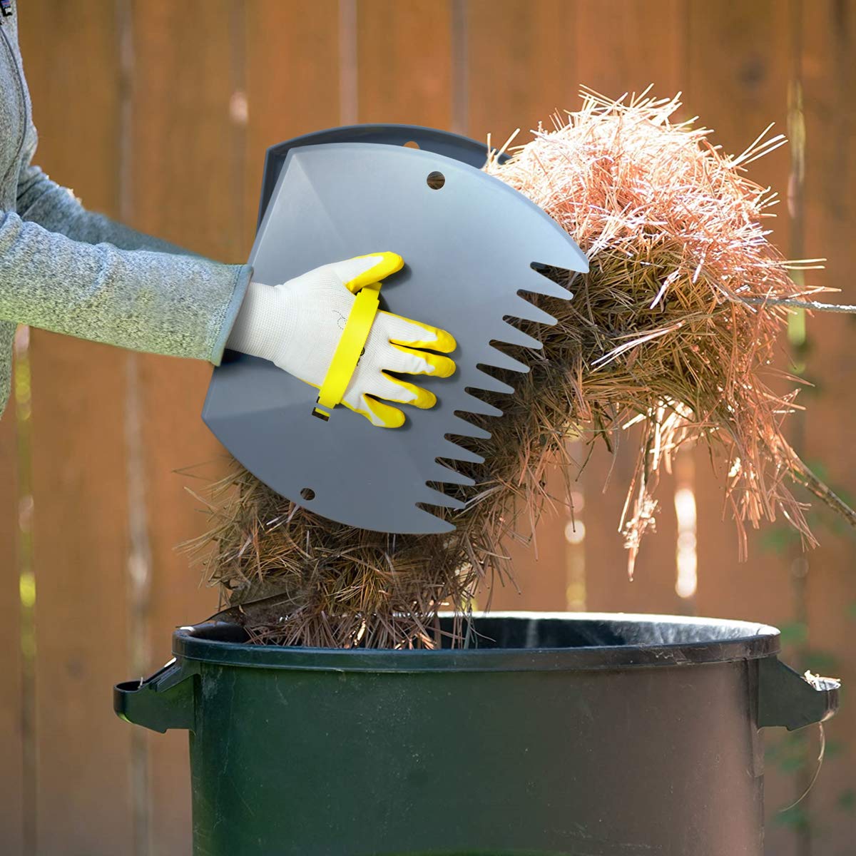 Jardineer lightweight leaf grabber claws ease yard cleanup and handling.