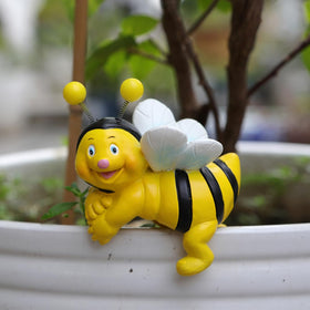 JARPSIRY pair of hanging bees brighten balconies, patios, and indoor planters.
