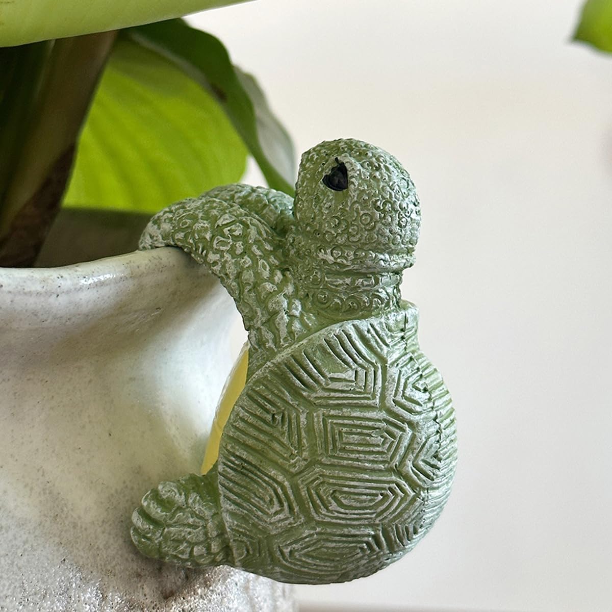 Jarpsiry climbing tortoise pot hugger decor for outdoor pots and fences