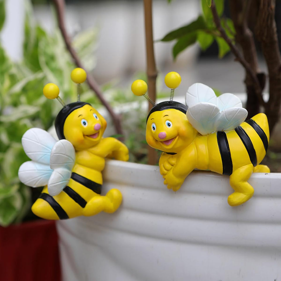 JARPSIRY cute climbing bee perched on a planter edge for whimsical garden charm.