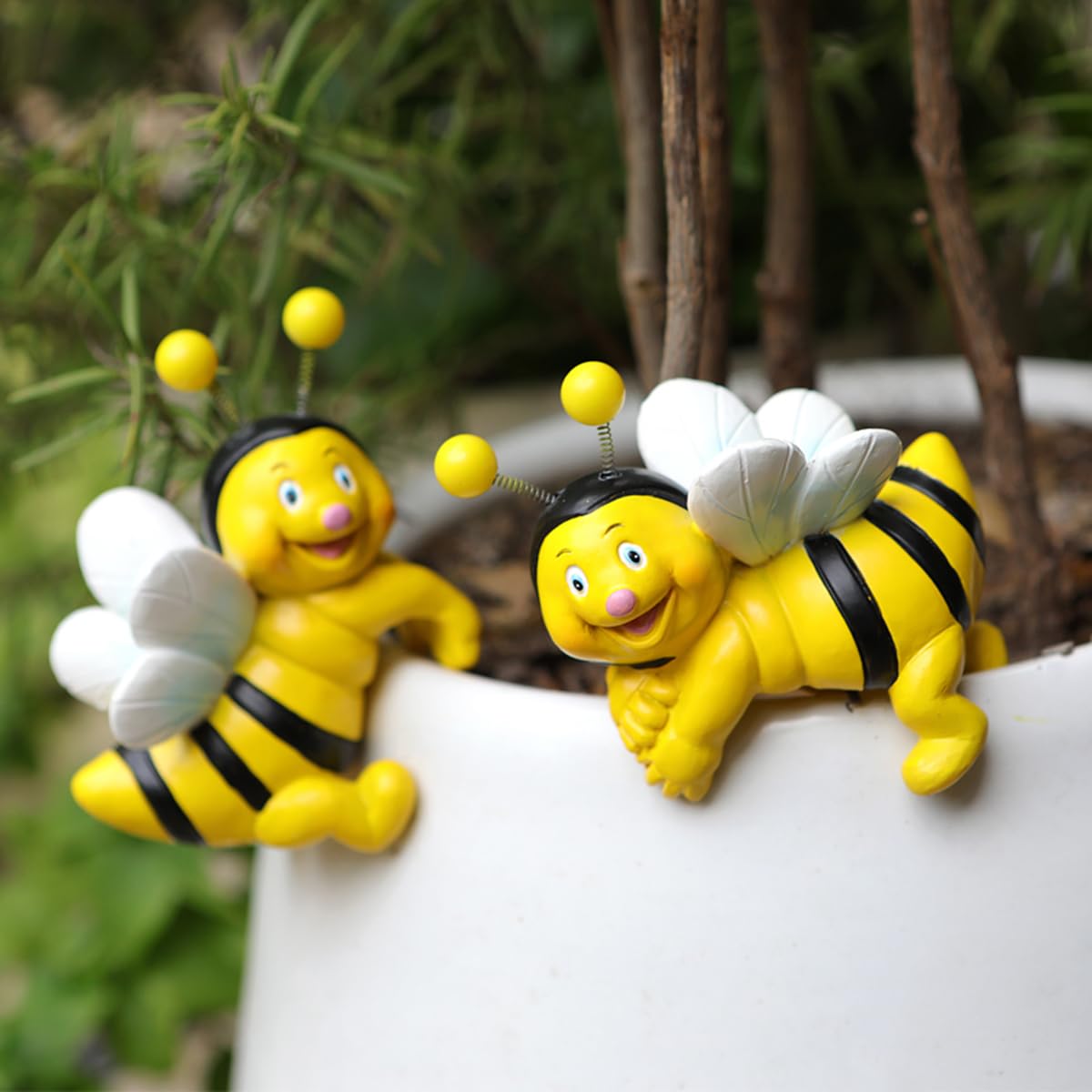 JARPSIRY bee figurine clinging to a flower pot rim for playful decor.