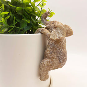 Jarpsiry elephant climbing figurine suits small succulents beautifully