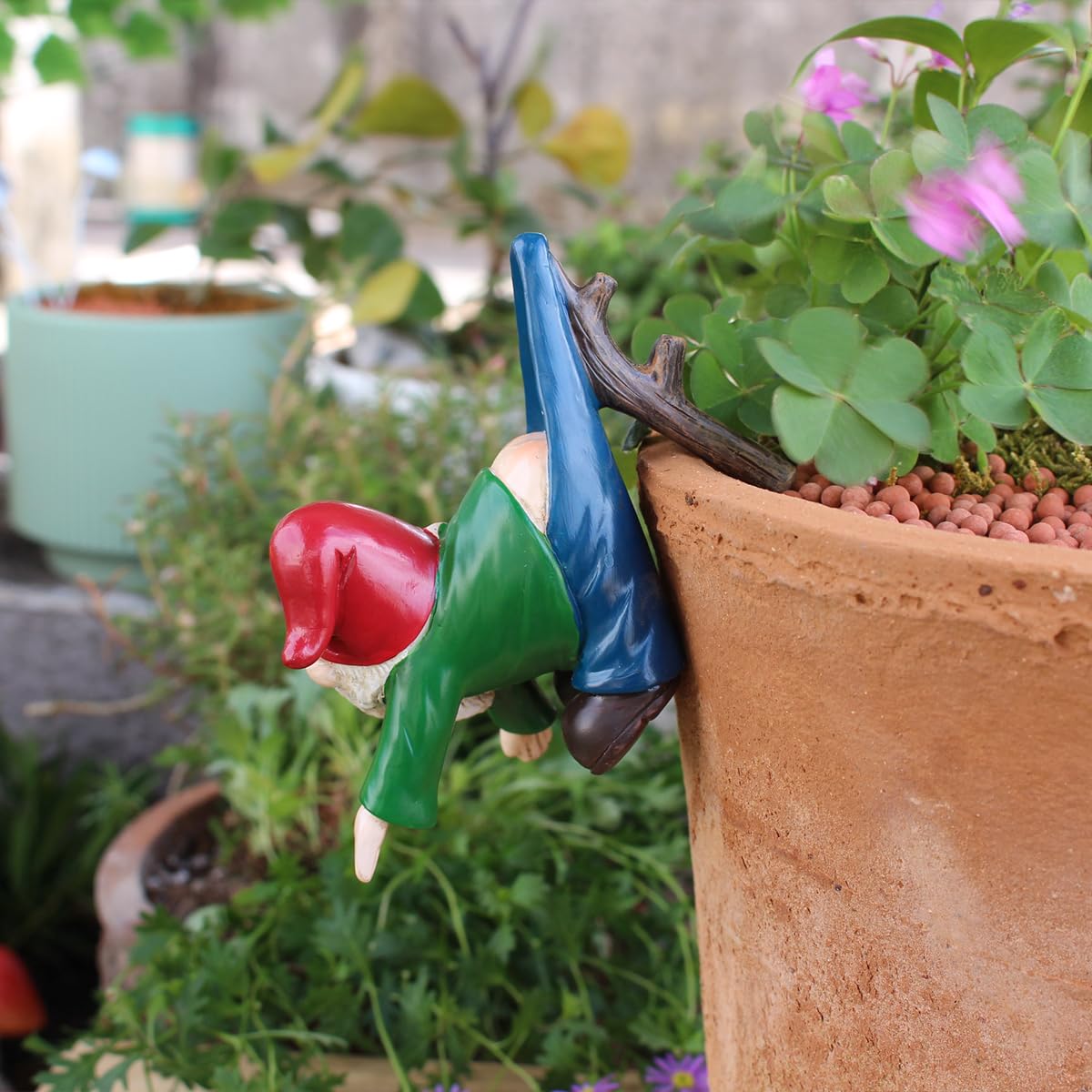 JARPSIRY outdoor gnome statue withstands weather for long-lasting display.