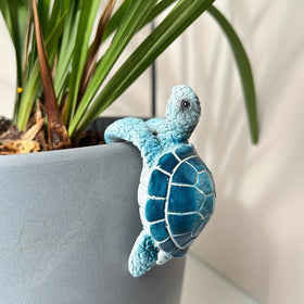 JARPSIRY resin hanging turtle statue offers durable, weather-ready decor for balconies and fences