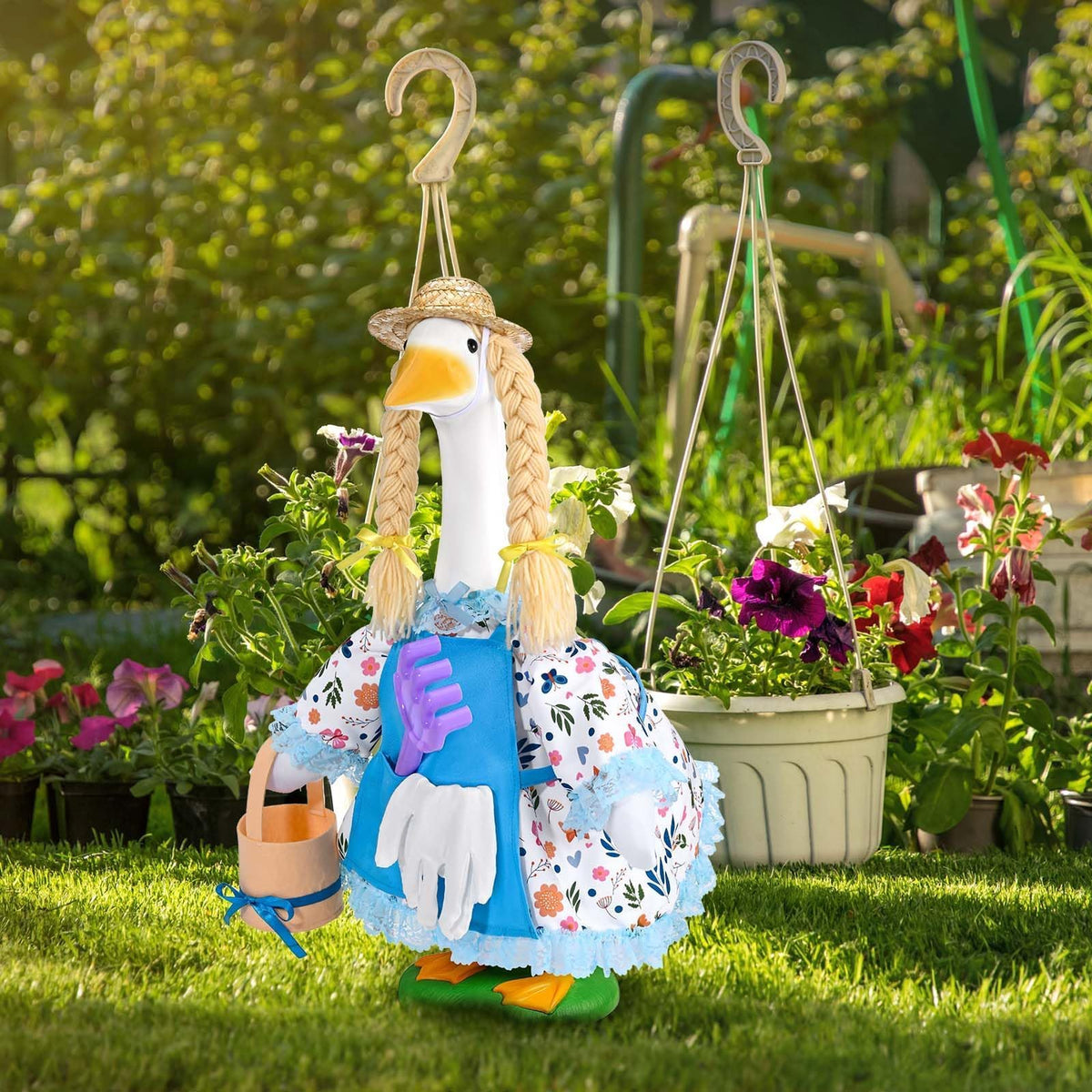 JcHrmers perfect 23-inch goose fit for a snug look.