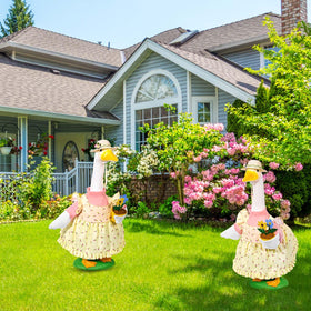 JcHrmers Style2 set offers quick seasonal updates for a bright front yard.