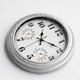 Jenlystime thermometer-hygrometer display shows temperature and humidity at a glance.
