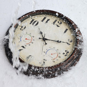 JENLYSTIME thermometer-hygrometer readings for real-time climate monitoring