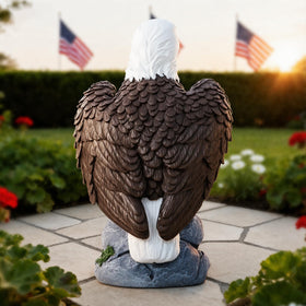 Jesokiibo bald eagle feather-detail statue showcases lifelike plumage for patriotic pride.
