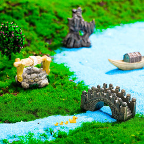 Jetec mini mountain brings natural texture and visual depth to displays.