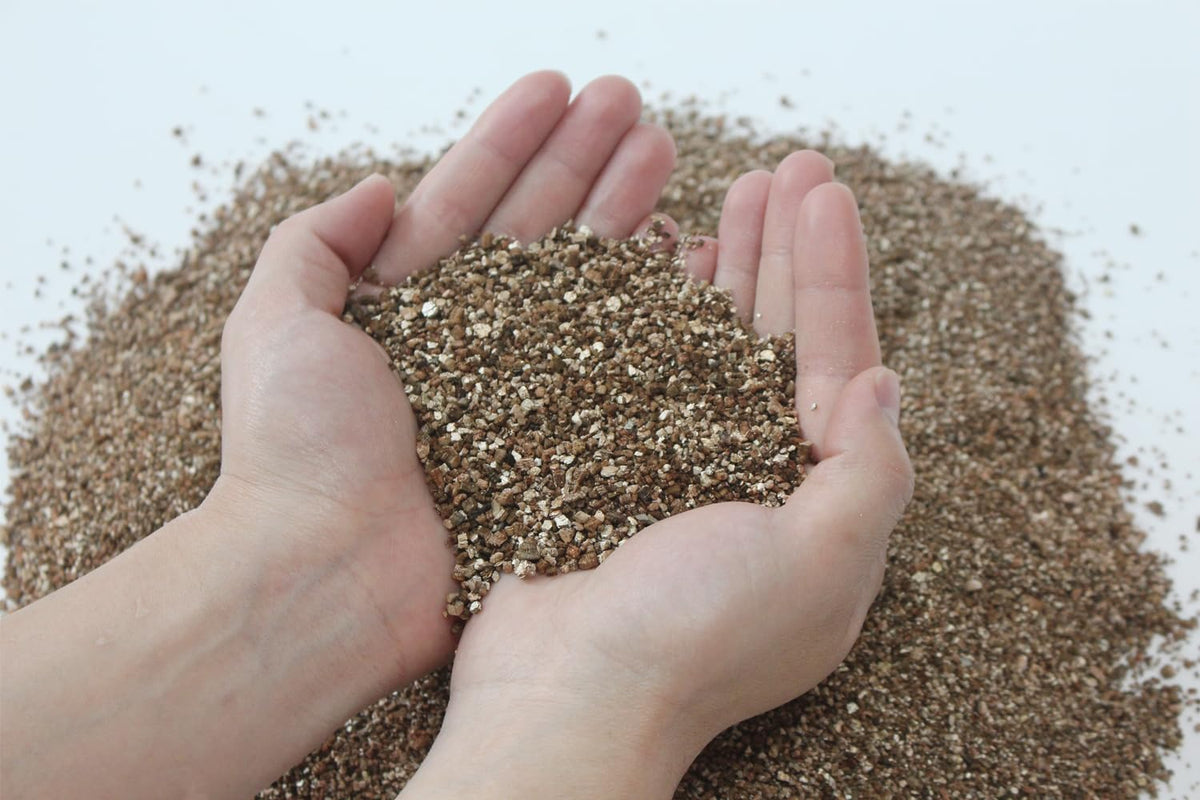JFWOD Organic Vermiculite 5qt packaging for easy storage and use