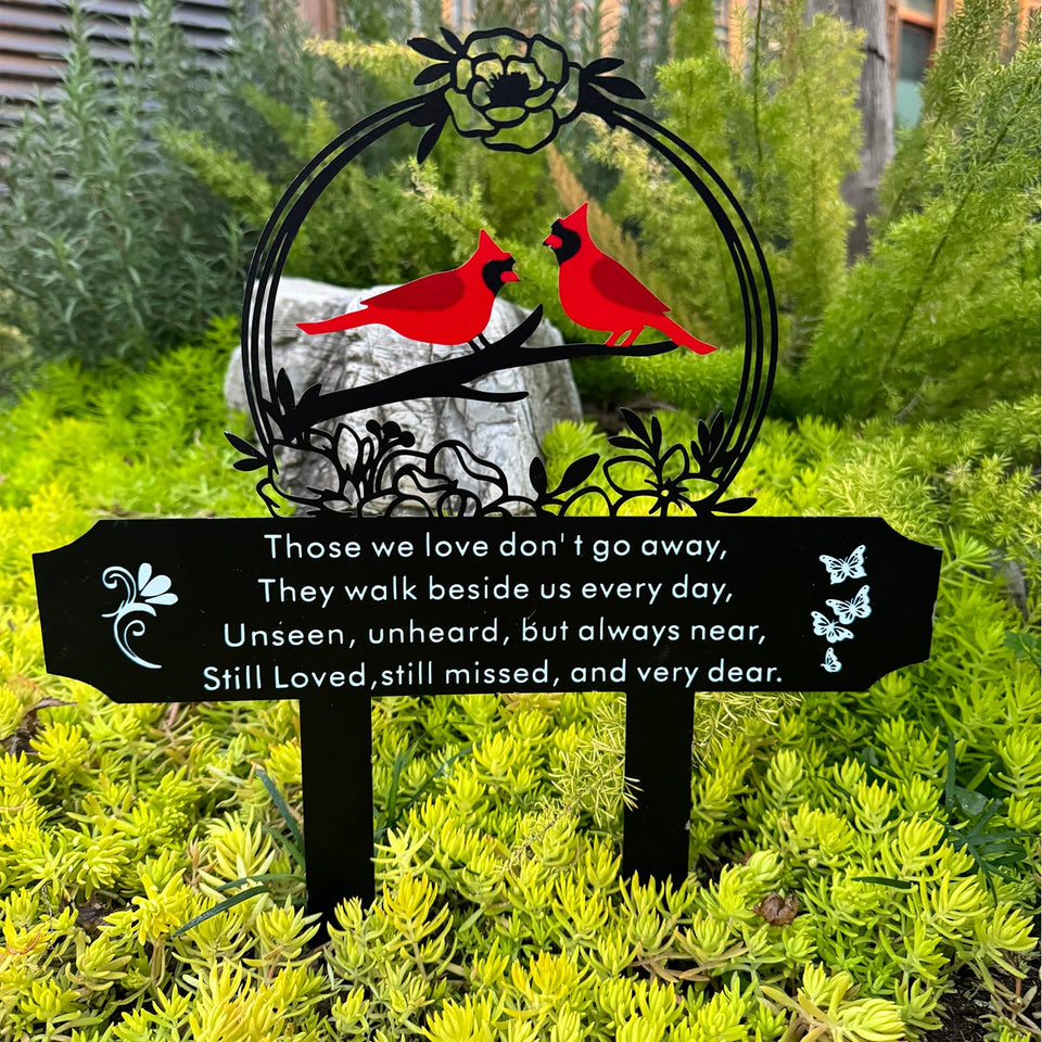 Jiasku Cardinals Memorial Stake front view highlights durable outdoor memorial for remembrance.