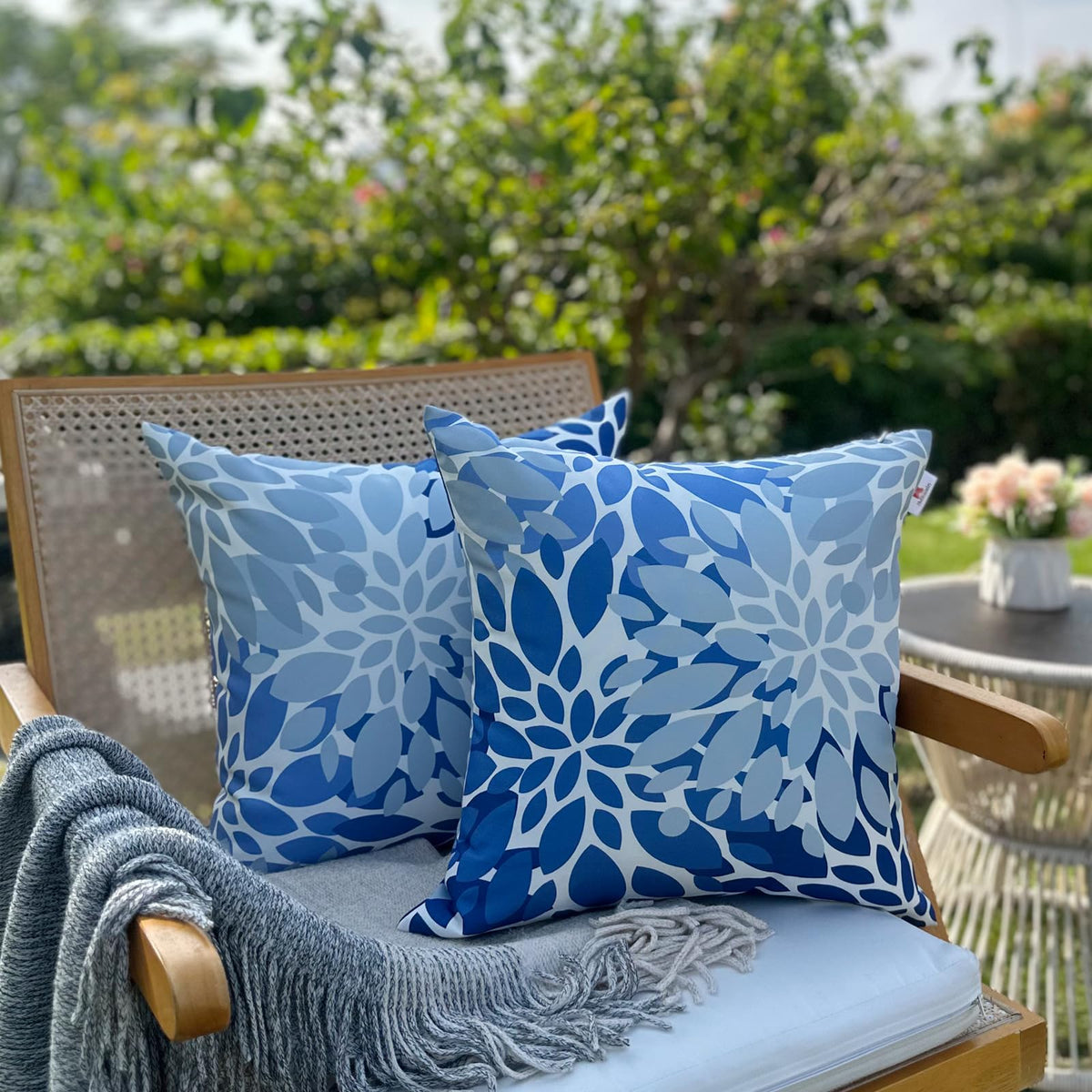 JMKaixin easy-care pillows wipe clean and machine wash cold for quick refresh.