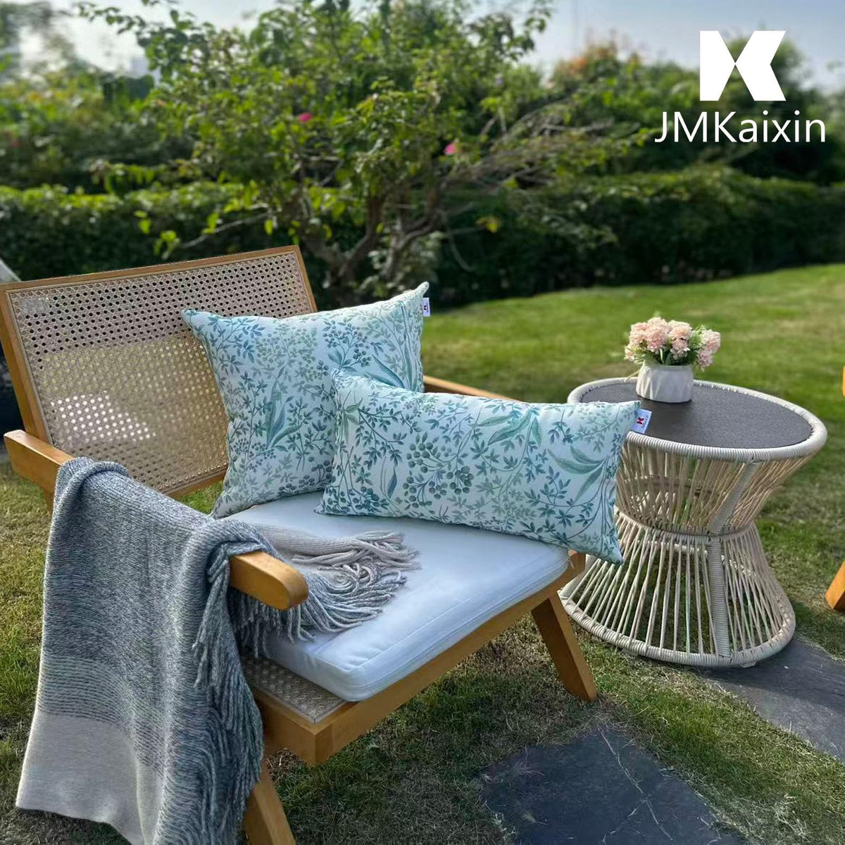 JMKaixin pillow expanding to full 18x18 size after unboxing