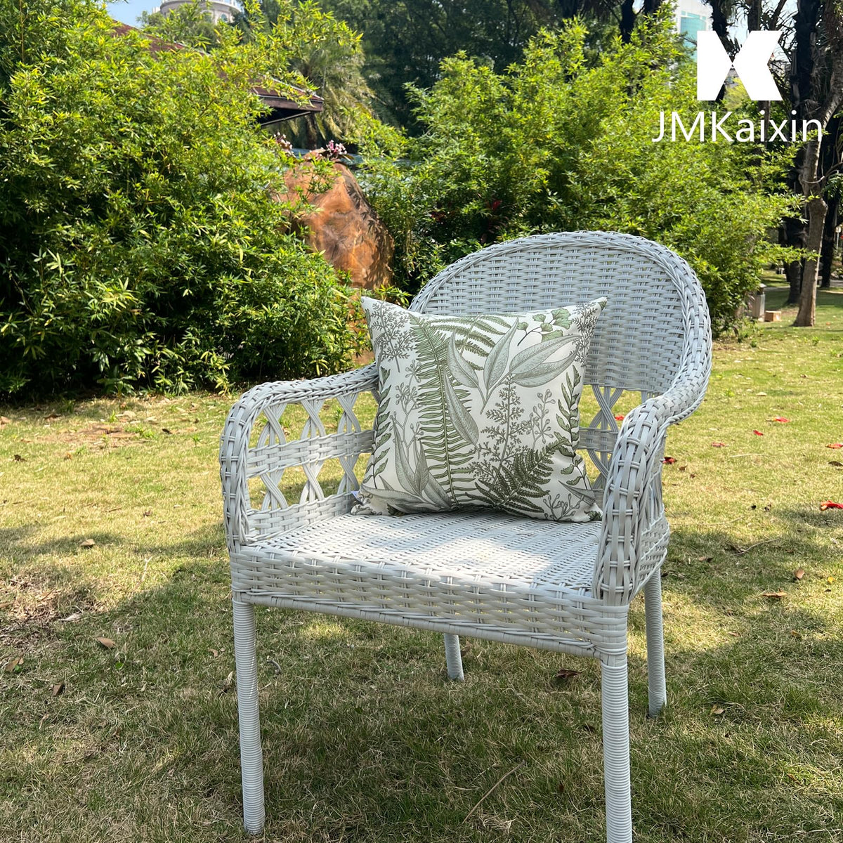 JMKaixin PU-coated cover resists water and stains for outdoor use.