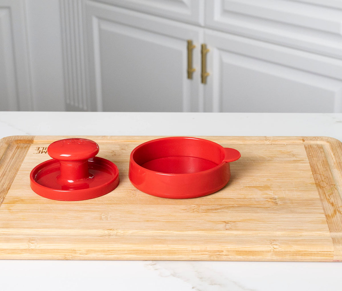 Detachable handle feature of Joie burger press for easy cleaning.