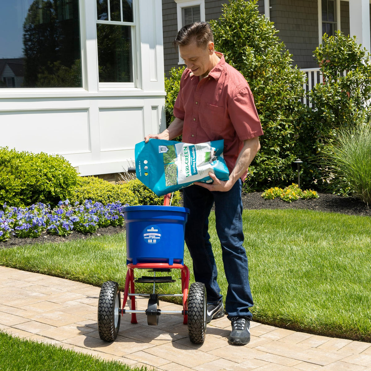 Jonathan Green Veri-Green root development focus supports dense new roots.